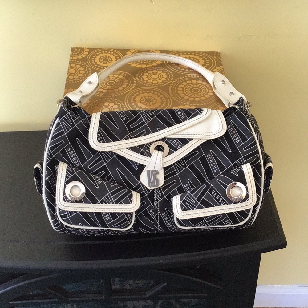 Hand Bag Versus